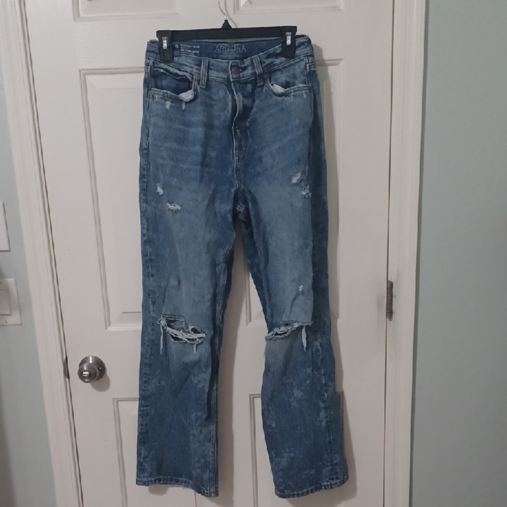 Arizona Distressed Blue Jeans